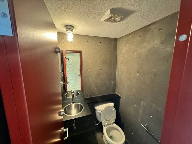 Building Photo - Two Story Townhome Available July 2025!