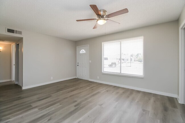 Building Photo - 732 W Flower Avenue