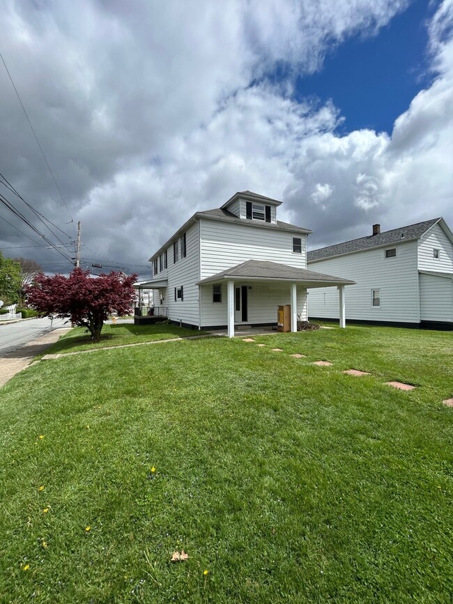 Building Photo - 1295 Reynolds Ave