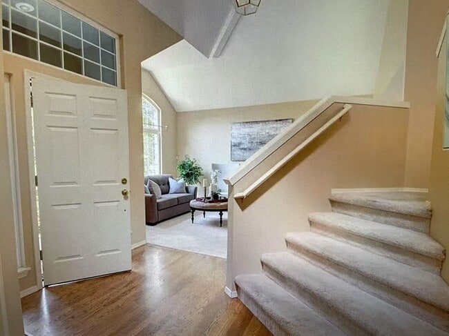 Foto del edificio - Beautiful 4-bed, 3-bath + 1 office house i...