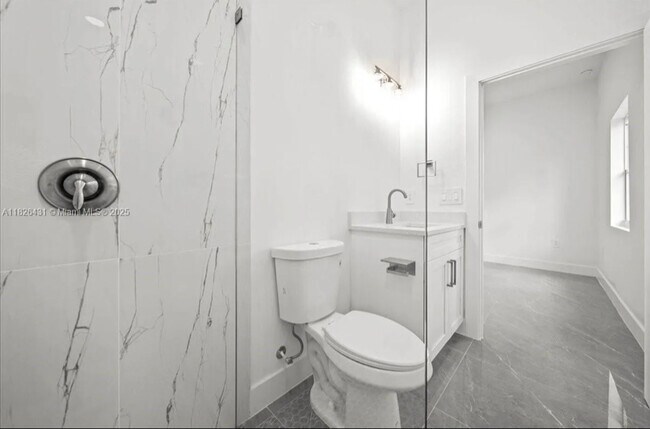 Foto del edificio - 134 Fox Ave