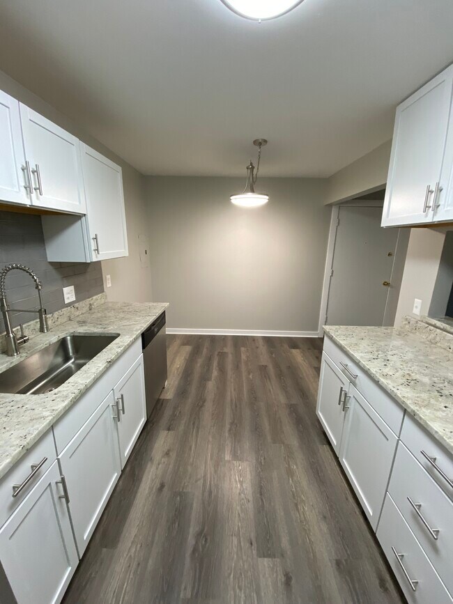 Foto del edificio - 125 Twin Oaks Dr