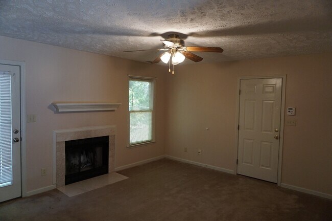 Foto del edificio - 2808 Rosemeade Dr