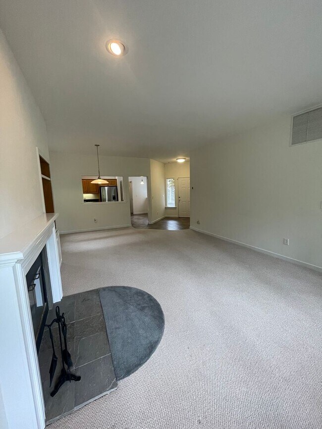 Foto del edificio - 2 Bed, 2 Bath Serene Waterfront Port Ludlow Condo For Rent!