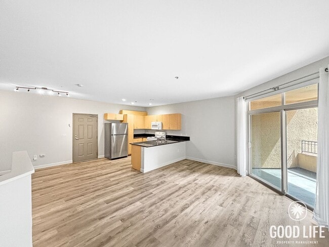 Building Photo - Stylish 1BD/1BA Condo in Cortez Hill with Balcony, In-Unit W/D & Pool Views