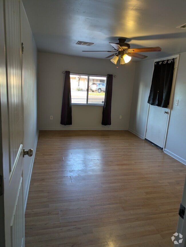 Building Photo - 4625 E Almeria Rd