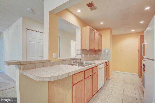 Foto del edificio - 655 Burtons Cove Way