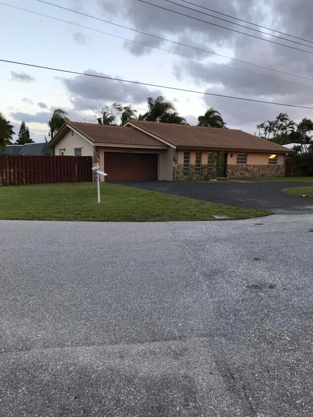 4598 NW 5th Ave, Boca Raton, FL 33431 House for Rent in Boca Raton