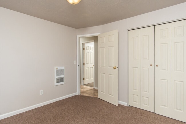 Foto del edificio - 1316 E Poplar St