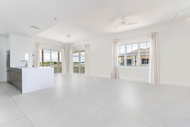 Foto del edificio - Top Floor Waterfront Condo - Renovated 1 B...