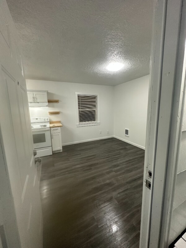 Primary Photo - 4975 Breanna Ln NE