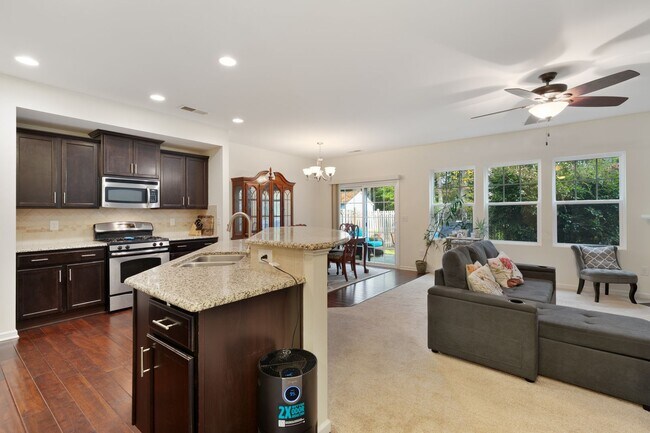 Photo - Incredible 3be/2.5ba House In Quiet Neighb...