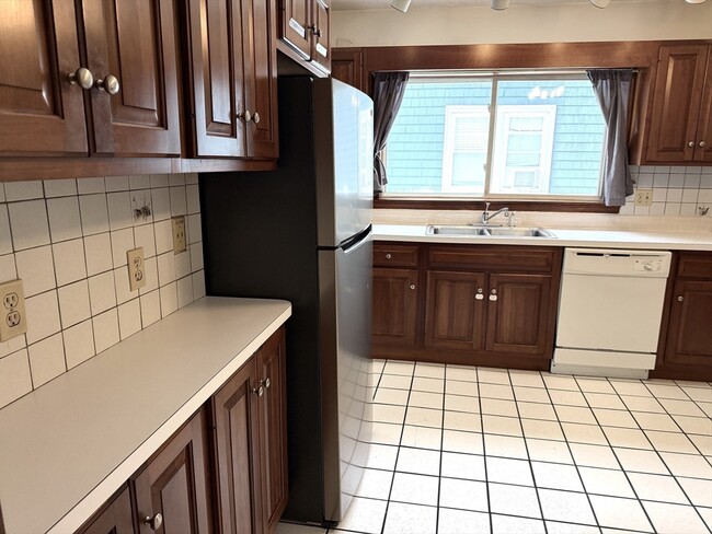 Building Photo - 234 Brook Rd