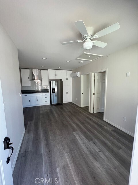 Building Photo - 3416 Kelburn Ave