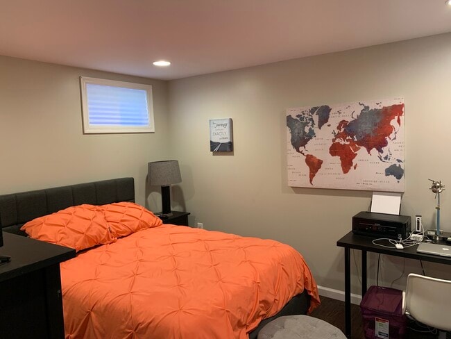 Spacious room with Queen-sized bed - 7606 16th St NW