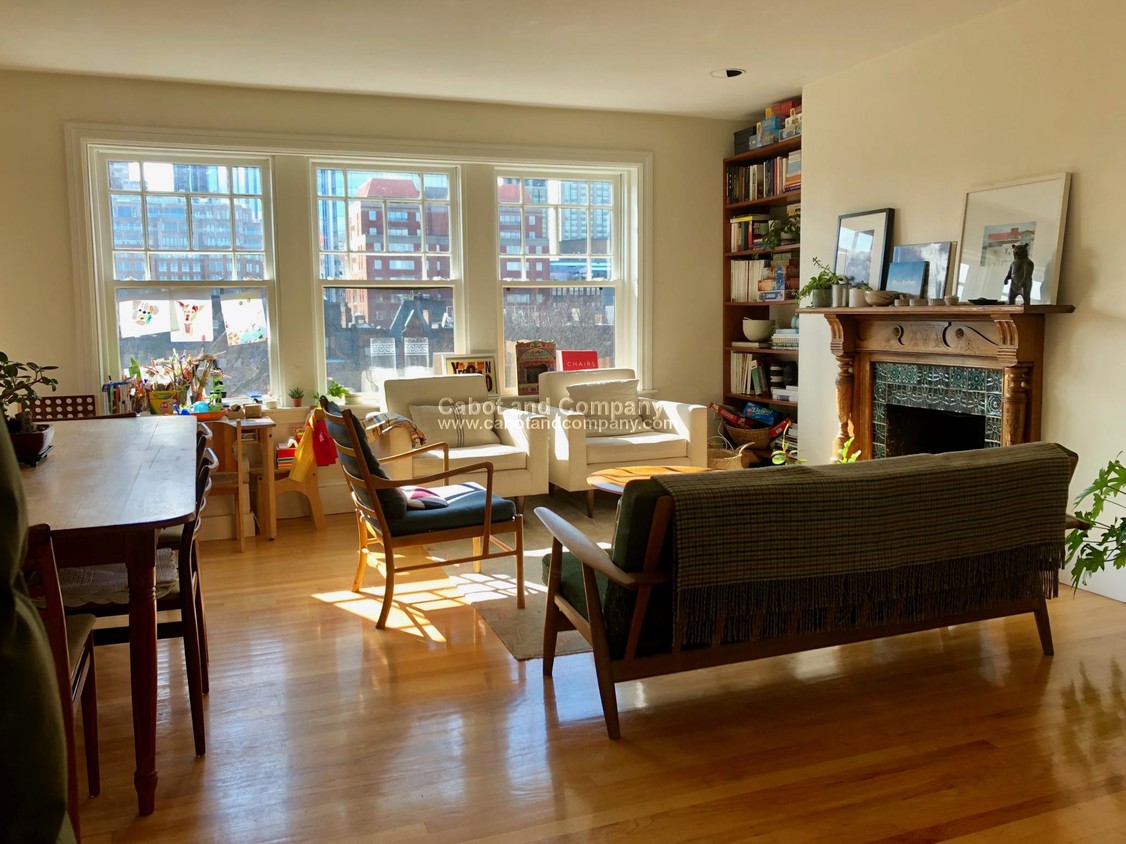 Primary Photo - 251 Commonwealth Avenue