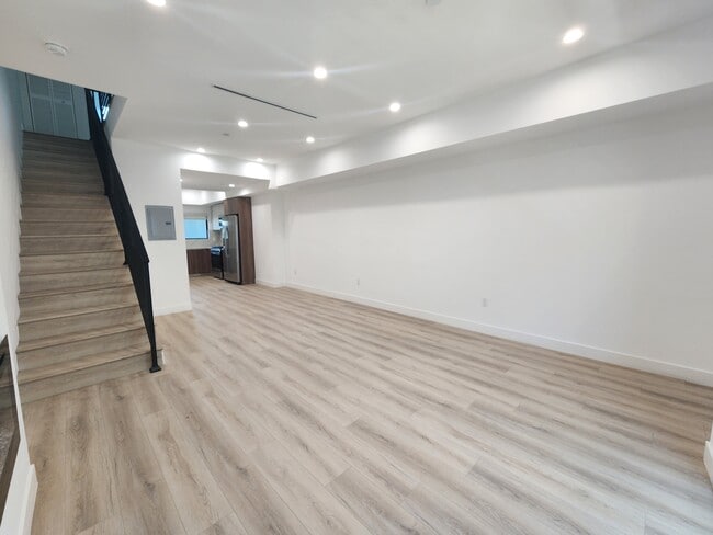 Building Photo - 6061 Fulton Ave