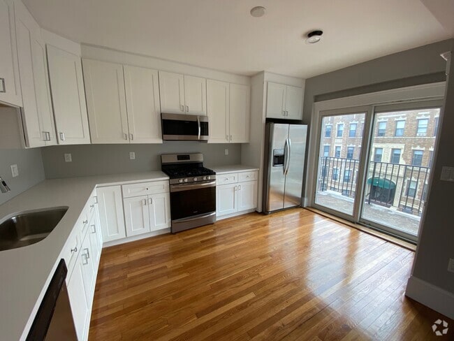 Building Photo - 190 Kelton