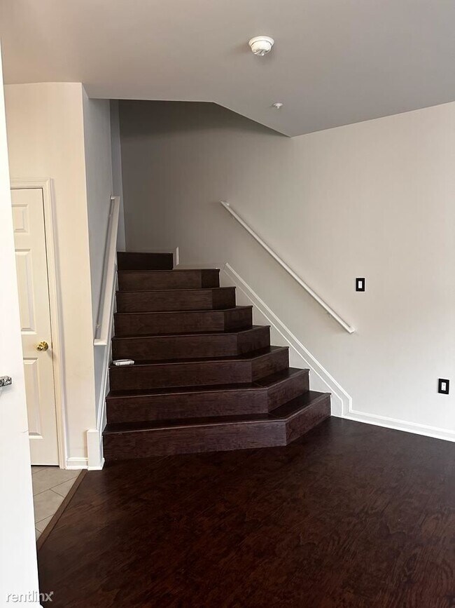 Building Photo - 3 br, 2 bath Townhome - 2006 Bell Point Court