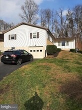 Building Photo - 131 Hunters Church Rd