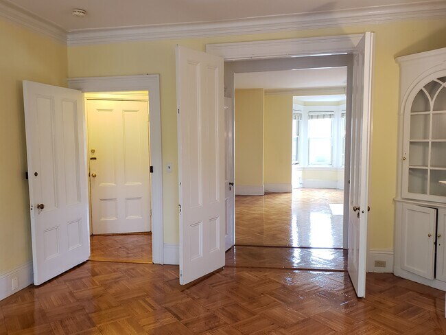 Living room toward bedroom & entrance - 74 Mount Vernon St
