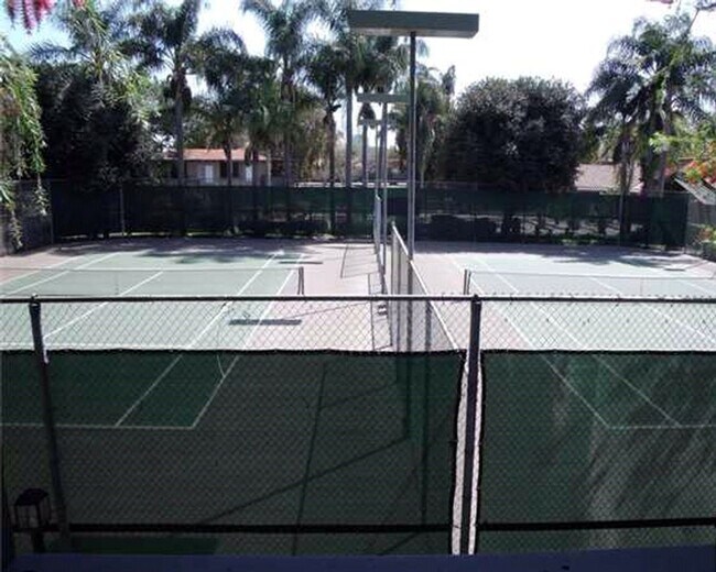 Foto del edificio - Santa Ana Junior 1 Bedroom 1 Bath Condo - Ground Floor - Gated - Pool/Spa