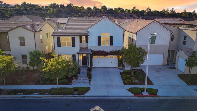 Foto del edificio - Light and bright 4 bedroom 3 bath beauty i...