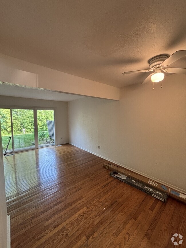 Building Photo - 1752 Maple Ridge Rd