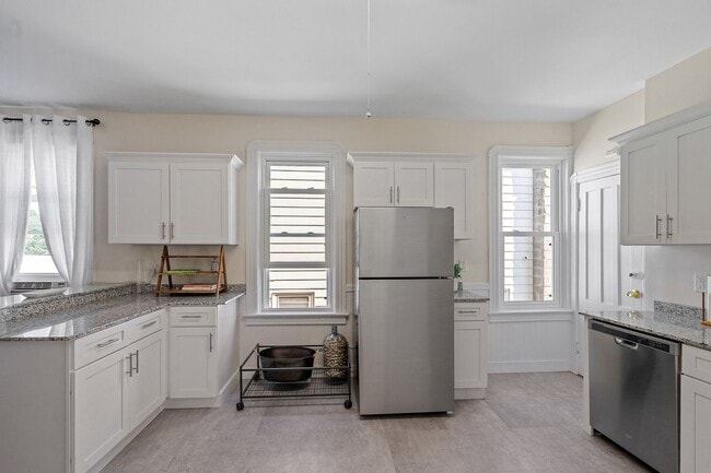 Building Photo - Rexford Main Street