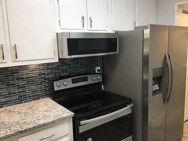 New stainless steel appliances - 3827 Moran Way
