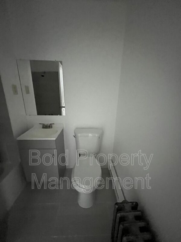 Building Photo - 338 Hollenbach St