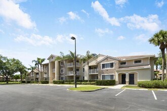 Building Photo - 121 SW Palm Dr