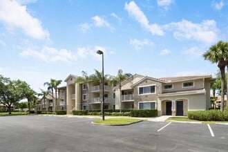 Building Photo - 121 SW Palm Dr