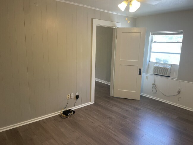 Building Photo - Private one bedroom, one bath for 6 month ...