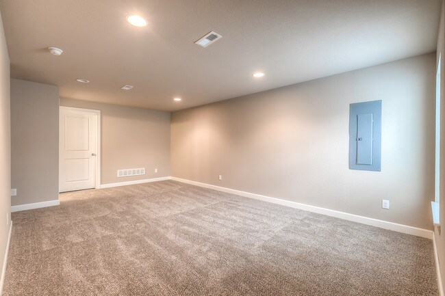 Building Photo - 10529 Clubhouse Dr