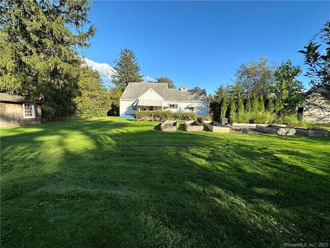 Building Photo - 989 N Farms Rd