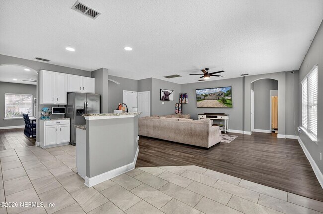 Building Photo - 2038 Creekmont Dr