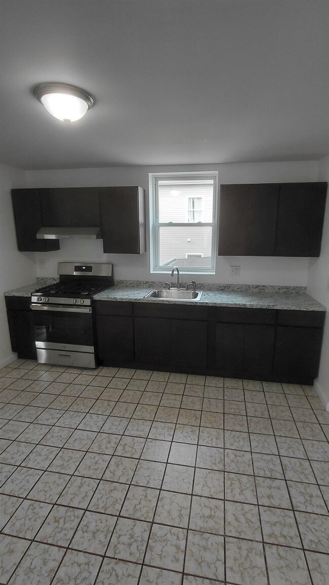 Foto del edificio - 23 Terhune Ave