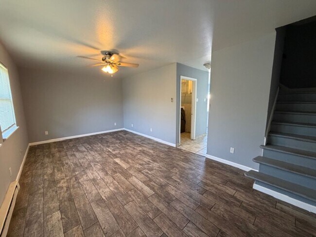 Building Photo - Newly renovated Town House for Rent 3Br / 2 Ba Section 8 Welcome !