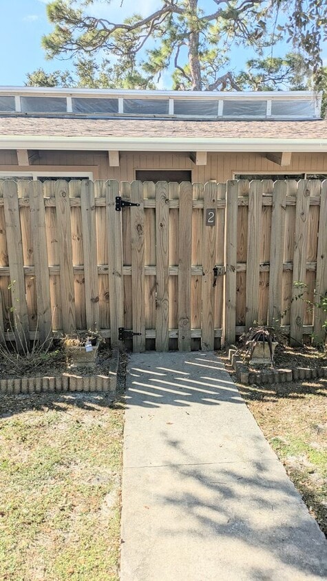 Foto principal - Annual Unfurnished 2/1 Condo in Downtown S...