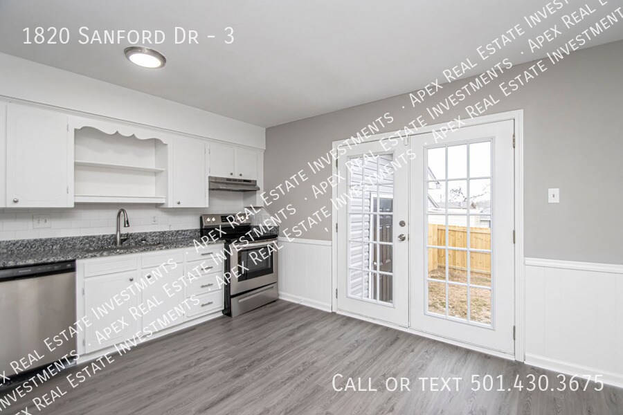 Primary Photo - 1820 Sanford Dr