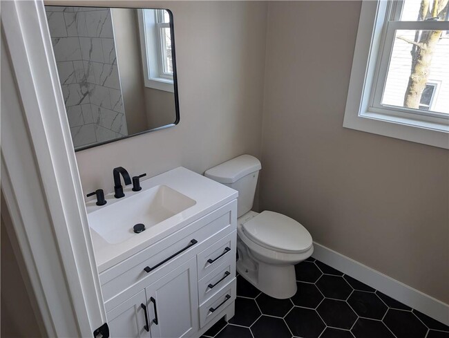 Building Photo - 56 Diamond St