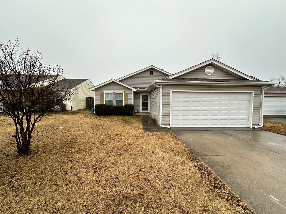 Primary Photo - Spacious 3-Bedroom, 2-Bath Home in Moore