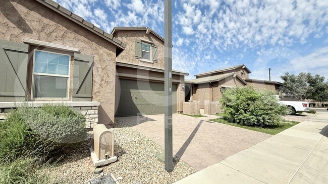 Building Photo - 1906 N 140th Dr