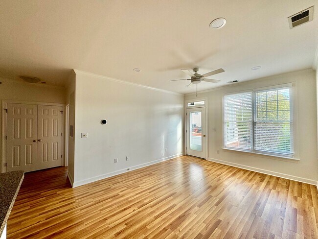 Foto del edificio - RARE two-bedroom condo in Southern Village.