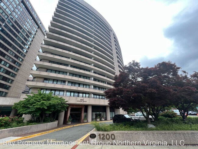 Building Photo - 3 br, 3 bath House - 1200 Crystal Dr #613