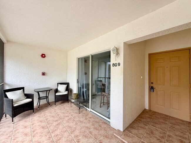 Building Photo - Annual Furnished 2 Bedroom Condo - Tara Go...