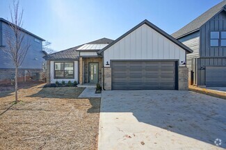 Building Photo - 512 NW 175th St