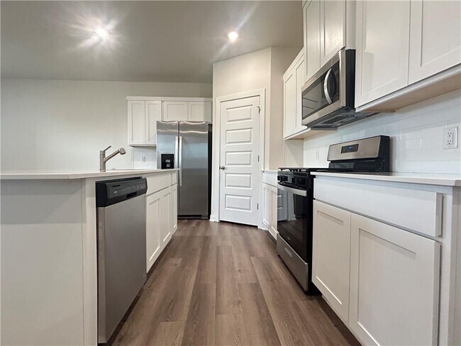 Foto del edificio - 4825 W Triangle St