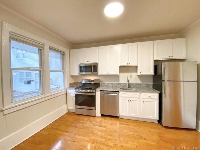 Foto del edificio - 61 Plattsville Ave